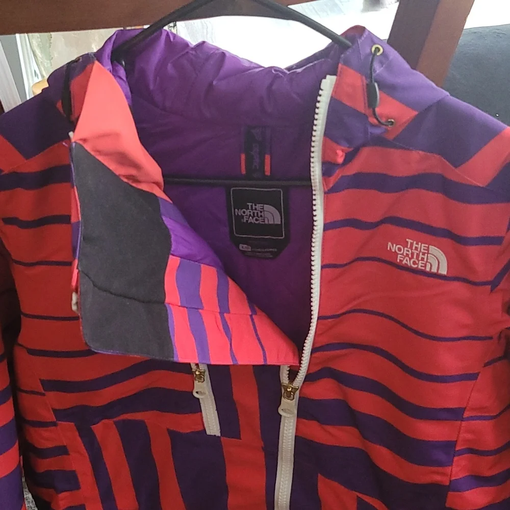 🩷The North Face Womens Beautiful NWTS snowboarding/ski jacket. Sz LG. Unique💜 - Picture 8 of 15